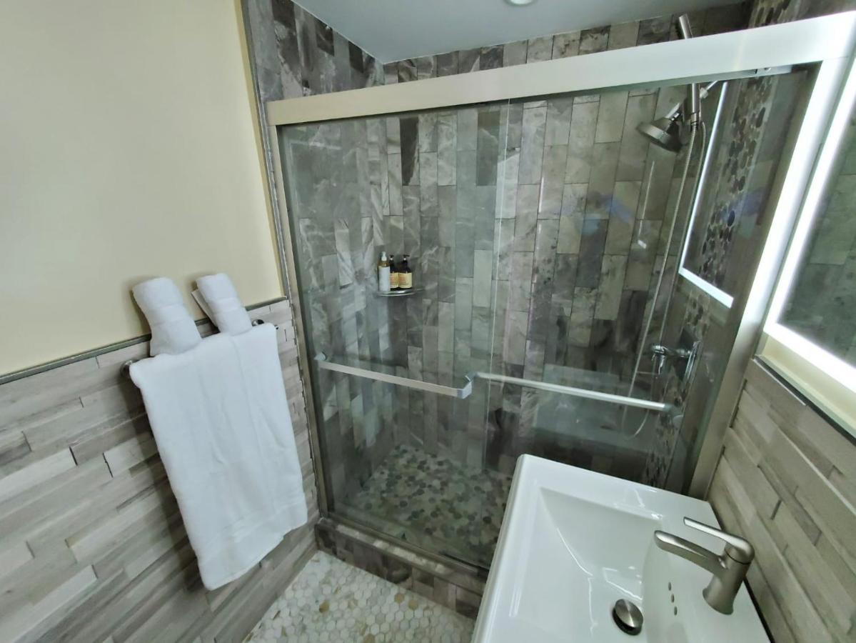 Just Renovated 3 Br/2Bath/ Parking+ Downtown View Apartment แอตแลนตา ภายนอก รูปภาพ