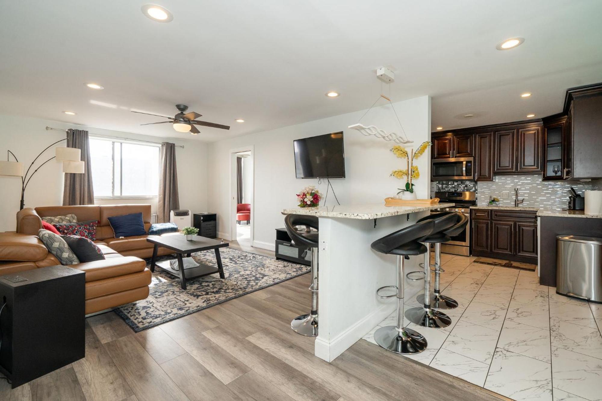 Just Renovated 3 Br/2Bath/ Parking+ Downtown View Apartment แอตแลนตา ภายนอก รูปภาพ